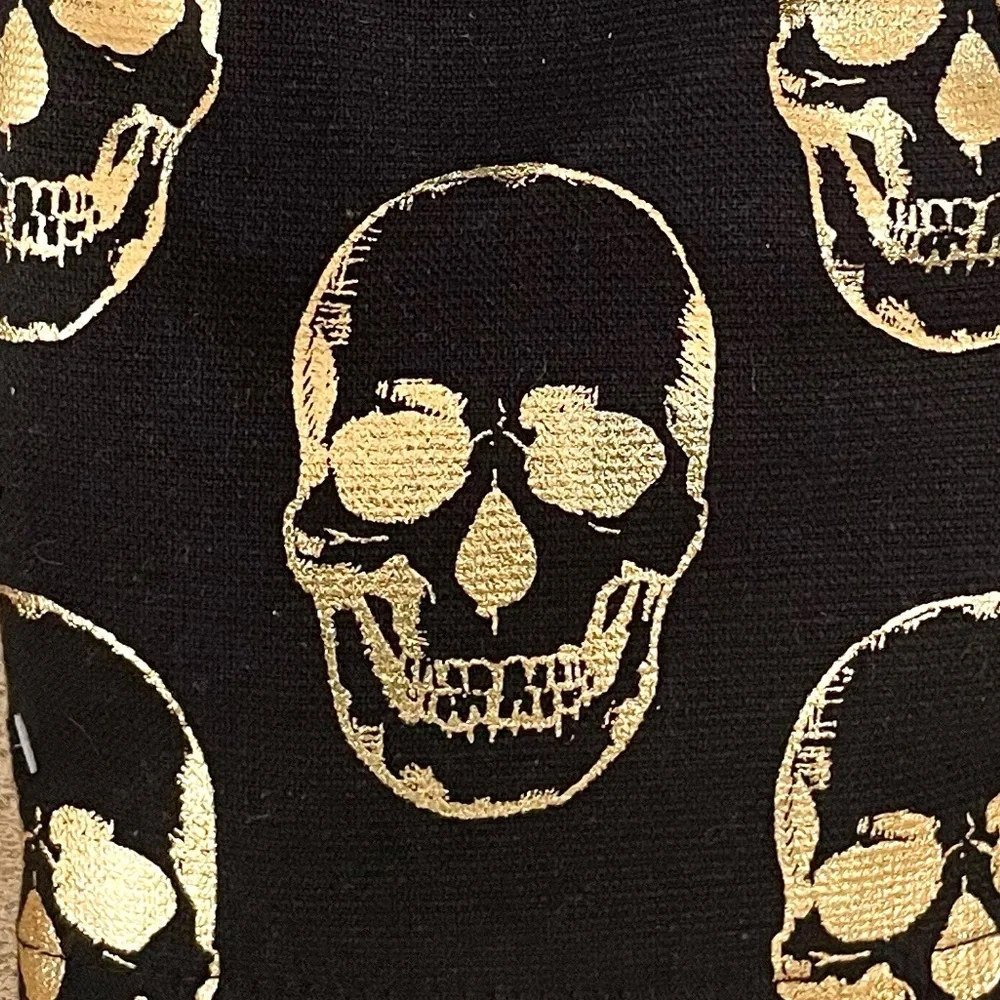 NWT SET OF 2 SKULL 💀 Gold Foil Bathroom Hand Towels